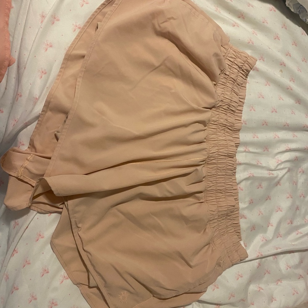 Light pink aerie hot stuff short